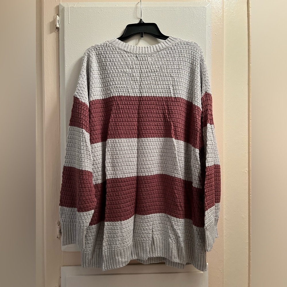 Plus size- Gray strip top - Picture 4 of 5